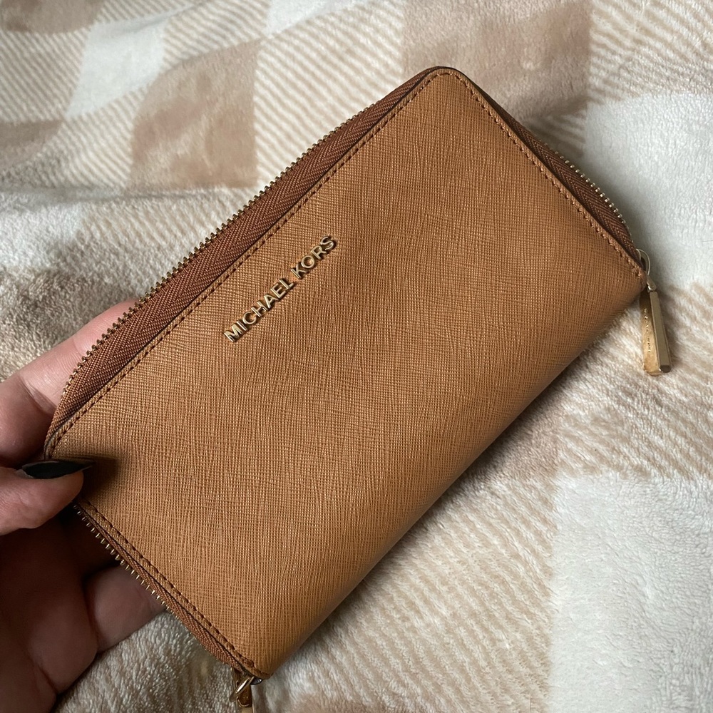 EXCELLENT Used Michael Kors